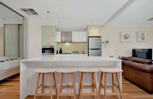 Glenelg Apartment | Sea and Park Deluxe Glenelg