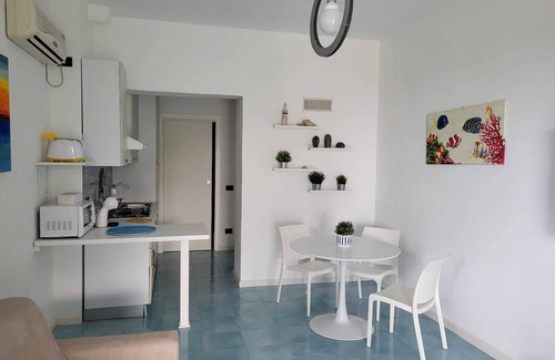 Partinico Apartment | Sea apartment in villa with swimming pool.