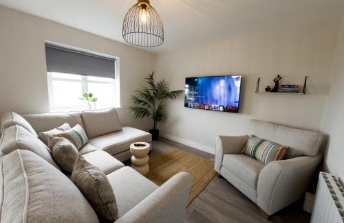 Drumacrin Apartment | Sea Breeze 2 Bedroom Luxury Apartment - Beach Views