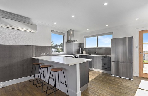 Bridport House | Sea Breeze Escape.