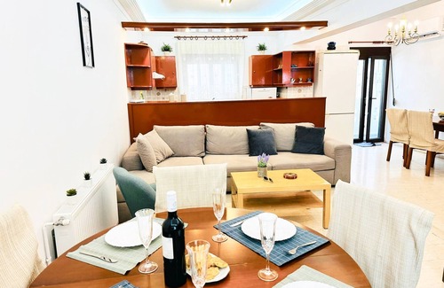 Koum Kapi Apartment | Sea Breeze Sanctuary-1bd 3pl 1ba - 90m To Sea