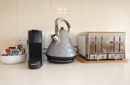 Meads Apartment | Sea Dreams - family friendly 2-bed apartment with balcony and gorgeous sea views