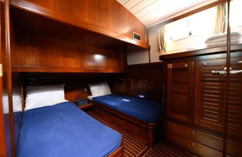 Downtown Nassau Boat Rental | Sea Dreams I