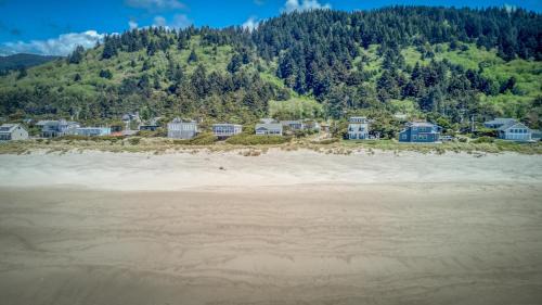 Tierra Del Mar House | Sea-Esta in Tierra Del Mar - Meredith Lodging