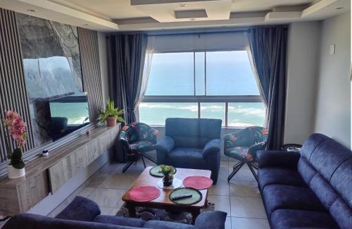 Kingsborough Apartment | Sea facing apartment 1703 on High Tide Amanzimtoti