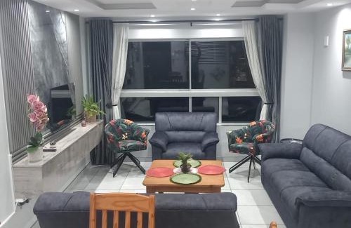 Kingsborough Apartment | Sea facing apartment 1703 on High Tide Amanzimtoti