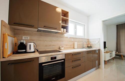 Podglavica Apartment | Sea Front Apartments Ivana