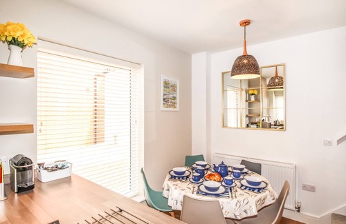 Portland House | SEA GEM, family friendly, with a garden in Castletown, Portland