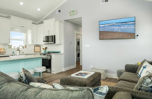 Crystal Beach House | Sea Glass Cottage - Super Cute! Outdoor bar, pet friendly, Sleeps 9
