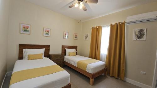 Lucea House | Sea La Vie Cozy 2-Bedroom Beachfront Escape