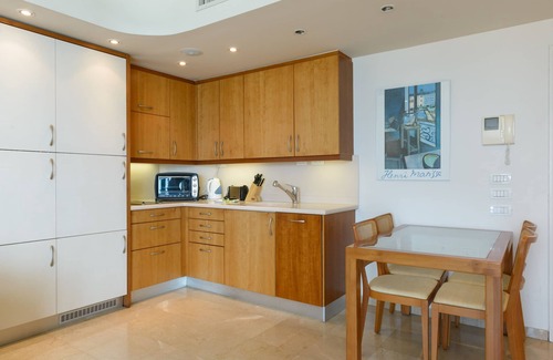 Kerem HaTeimanim Apartment | Sea Pearl – 1 Bedroom Beachfront Apartment