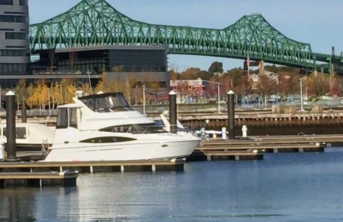 Thompson Square - Bunker Hill Boat Rental | Sea Pearl Boston Yacht