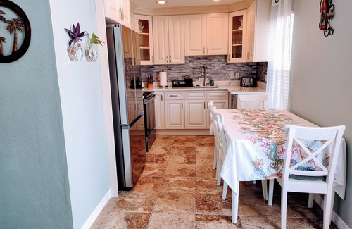 Holmes Beach Condo | Sea Pirate Cottage By The Sea on Anna Maria Island, Smart TV in every room.