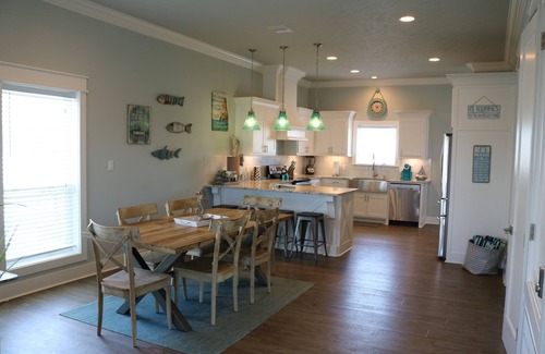 Port Bolivar House | Sea, Sand & Stars - Beautiful Home, 2 minute walk to Beach