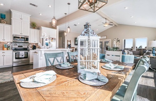 Galveston House | SEA SHIFT - Gorgeous, Gulf View - 3 Bedroom, Sleeps 9!