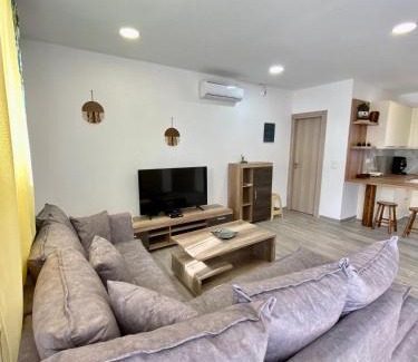 Agios Georgios House | Sea Sound Villa Perivolos beach