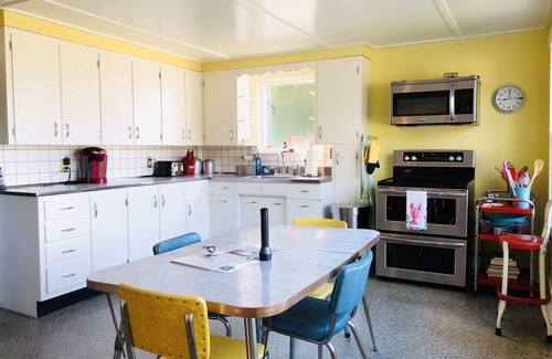 Port Clyde House | Sea Sparkle: Sunny Village Cottage With Artist Studio And Panoramic Ocean Views