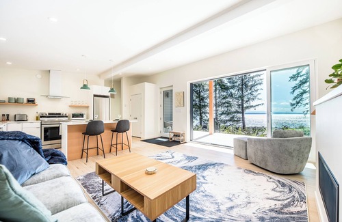Quadra Island House | Sea Stone Quadra Cabin