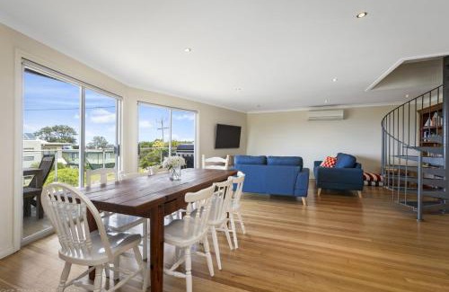 Skenes Creek House | Sea Sunrise Ocean Views and Walk To Beach