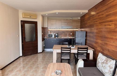 Kavarna Apartment | Sea View 1 Bedroom Apartment - Pool & Free Parking - Kavarna