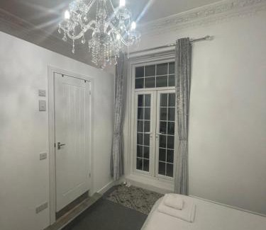Torquay Apartment | Sea view apartment with large balcony Torquay