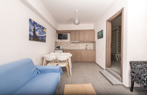 Xirokastello Apartment | Sea View Deluxe Family Suite