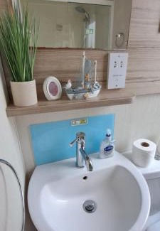 Prestonpans Resort | Sea view holiday home with accessible ramp and WiFi