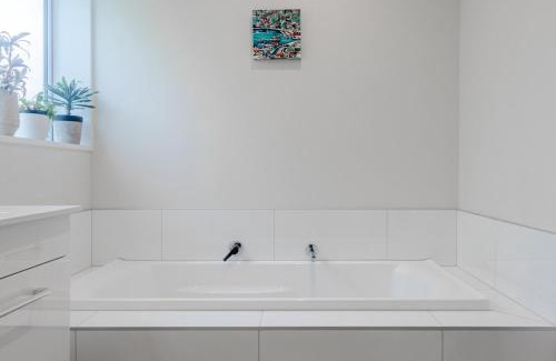 Redcliffs Villa | Sea View Paradise with Hot Tub