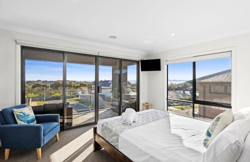 Clifton Springs House | Sea View Seaside Retreat in Clifton Springs