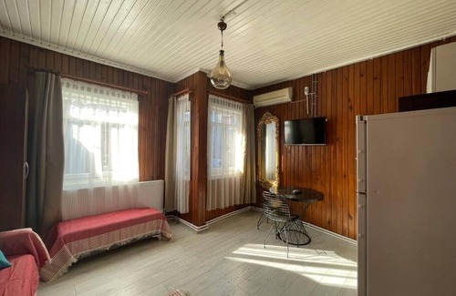 Zeytinburnu House | Sea View Studio House in Golden Horn