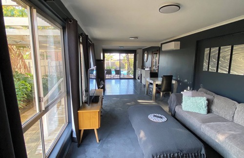 Maslin Beach Apartment | Sea & Wine Couples Retreat