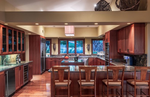 Kamuela House | "Sea World" at Your Feet + Casual Elegance + Absolute Privacy = Whales Play