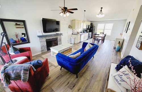 Taylorsville House | Seabiscuit 5- Relax And Kick Back
