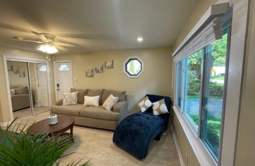 Sea Breeze House | Seabreeze Lakeside Getaway