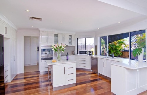 Bundall House | SEACLUSION 5 bed waterfront, sleeps 12