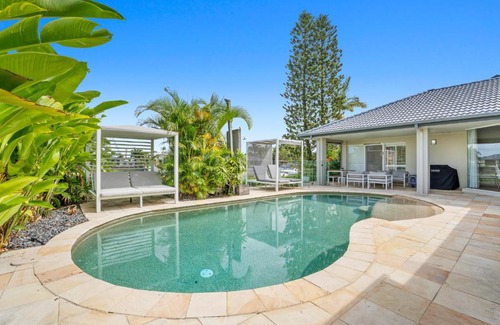 Bundall House | SEACLUSION 5 bed waterfront, sleeps 12