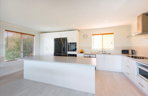 Guilderton House | Seaclusion Cottage - Modern renovated beach house