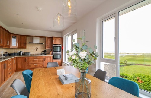 Castlerock Cottage | SEACOAST COTTAGE, pet friendly, country holiday cottage in Castlerock