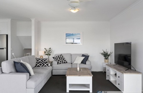 Ventnor House | Seacombe Grove, Ventnor with open fire, balcony stunning ocean views