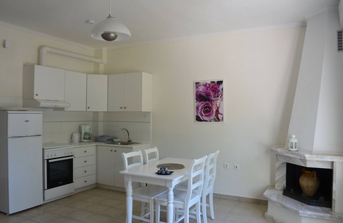 Nea Propontida Apartment | Seafront Holiday Home Artemis 3 on a Long Sandy Beach, GeoMare, Ground Floor