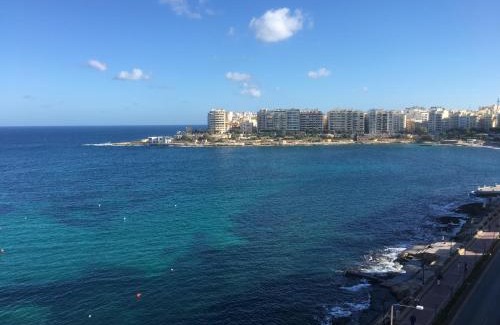 St. Julian's Apartment | Seafront Penthouse Triplex- Roof Terrace & Hot Tub