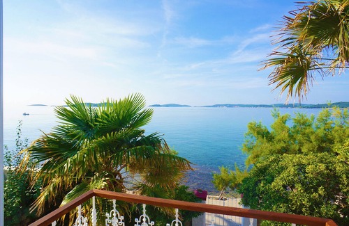 Orebic Villa | Seafront Villa Agnes, old captains house, beachfront villa with private pool
