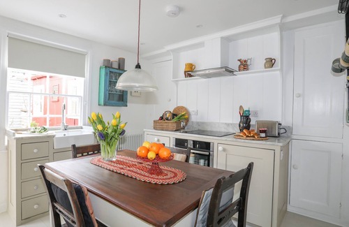 Beaumaris Cottage | SEAGULL COTTAGE, family friendly, with open fire in Beaumaris