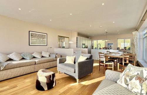 Seaford Cottage | Seaphare Beach House by inspirestays-com - a cottage that sleeps 8 guests in 4 bedrooms