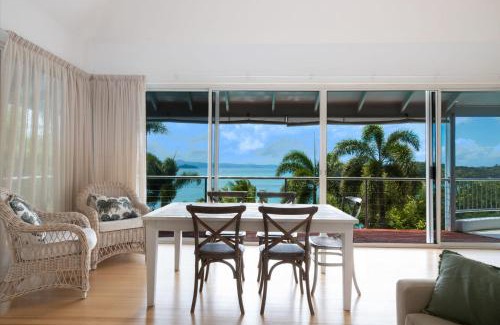 Shute Harbour House | Seascape on Shutehaven - Whitsunday Views Holiday Home
