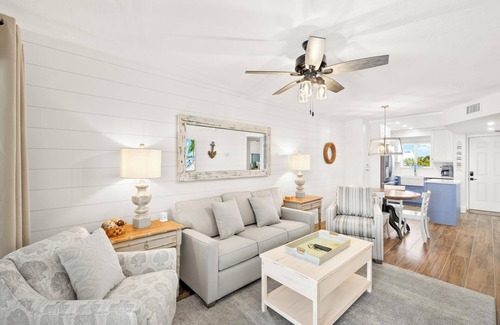 Mid Island Condo | Seaside 206 | Gulf-Front Condo w/Views & Beach Access