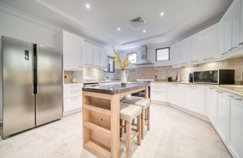 Palm Jumeirah Villa | Seaside 5BR Villa with Assist Room and Beach Access on Frond E Palm Jumeirah