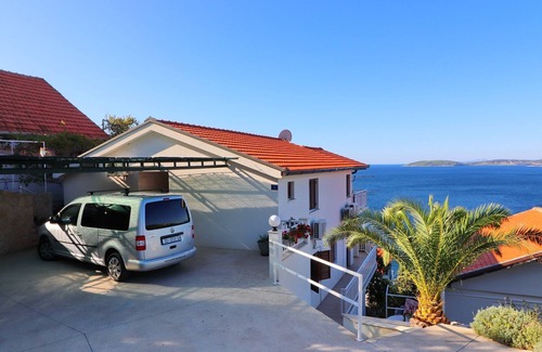 Podobuce Apartment | Seaside Apartments Hrkać - Standard One Bedroom Apartment with Terrace and Sea View 2