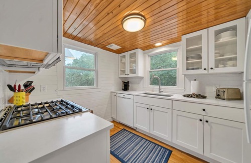 Seaside House | Seaside "Beach Haven" |2BR | Sleeps 6 | NEW Tower with VIEW | 2 Bikes!