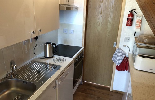 Martin Ski Chalet | Seaside chalet, free WiFi, swimming pool, pubs near by, friendly holiday park.